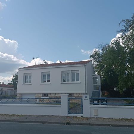 Charmante Maison Entre Mer Et Campagne La Jarrie Luaran gambar
